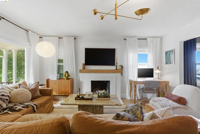 2921 Parker Ave, Oakland, CA 94605