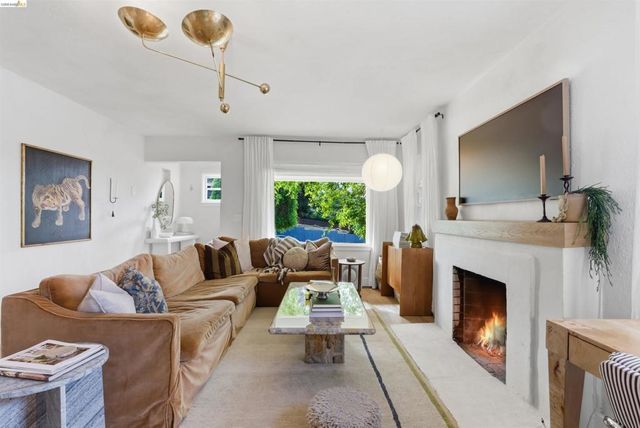 2921 Parker Ave, Oakland, CA 94605