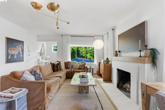 2921 Parker Ave, Oakland, CA 94605