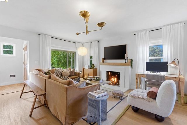 2921 Parker Ave, Oakland, CA 94605