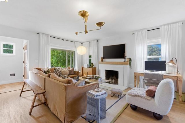 2921 Parker Ave, Oakland, CA 94605