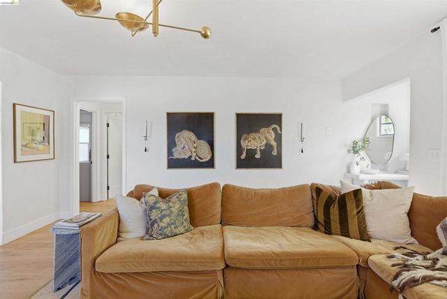 2921 Parker Ave, Oakland, CA 94605