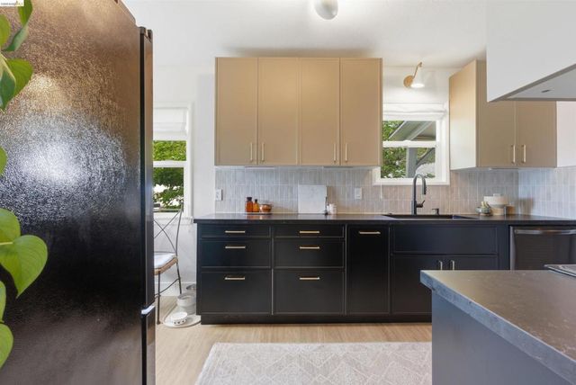 2921 Parker Ave, Oakland, CA 94605