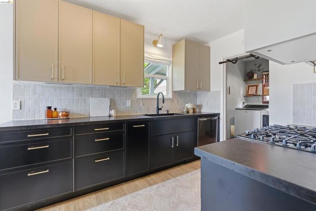 2921 Parker Ave, Oakland, CA 94605