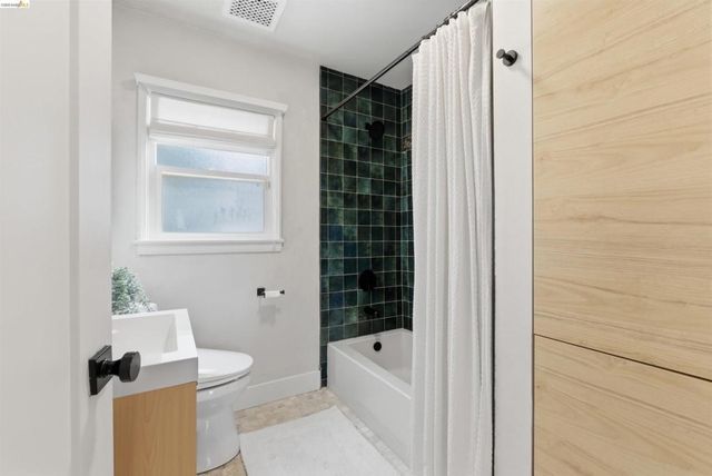 2921 Parker Ave, Oakland, CA 94605