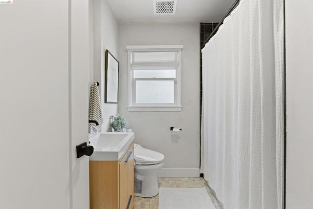 2921 Parker Ave, Oakland, CA 94605