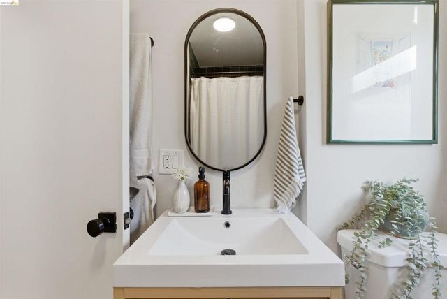 2921 Parker Ave, Oakland, CA 94605