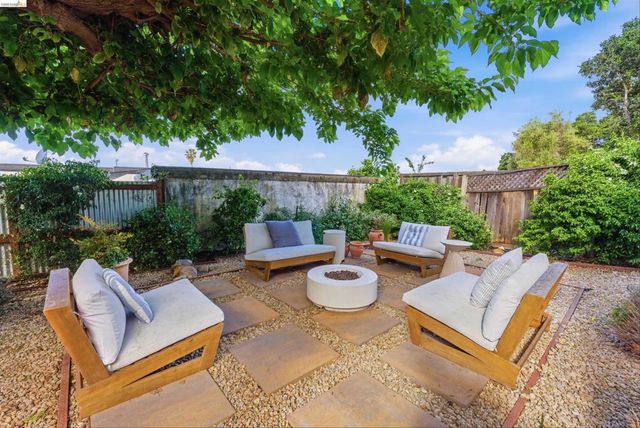 2921 Parker Ave, Oakland, CA 94605