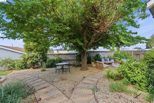 2921 Parker Ave, Oakland, CA 94605