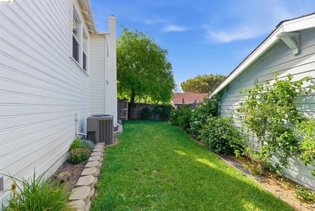 2921 Parker Ave, Oakland, CA 94605