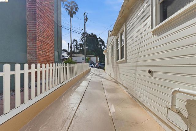 2921 Parker Ave, Oakland, CA 94605