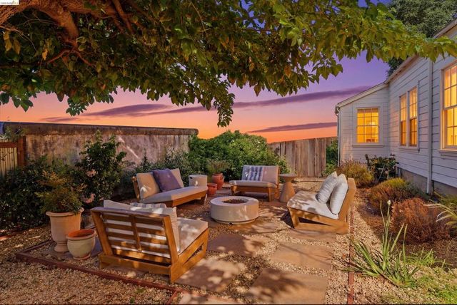 2921 Parker Ave, Oakland, CA 94605