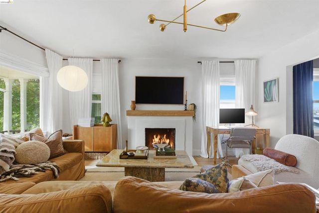 2921 Parker Ave, Oakland, CA 94605