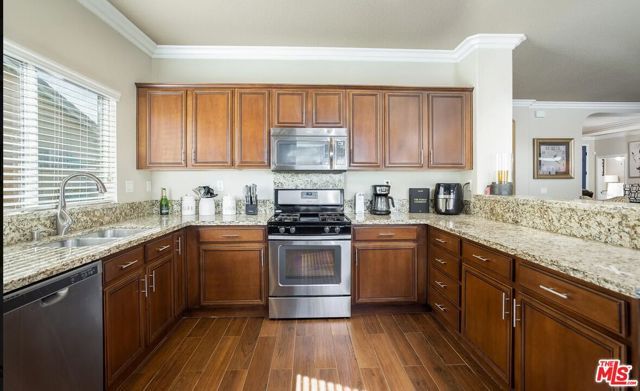 43150 28th Street, Lancaster, CA 93536