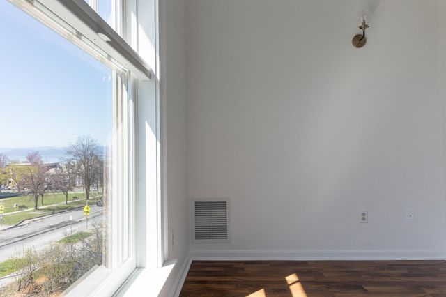 300 Main St Apt 5, Burlington, VT 05401