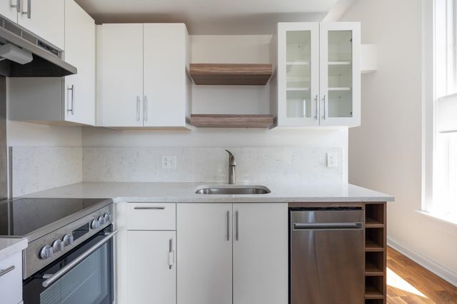 300 Main St Apt 5, Burlington, VT 05401
