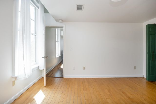 300 Main St Apt 5, Burlington, VT 05401