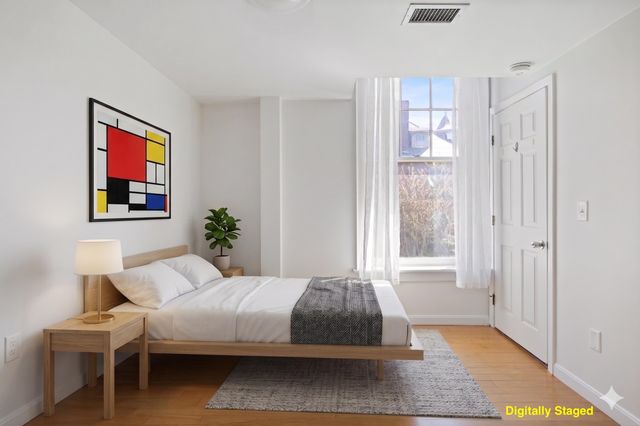 300 Main St Apt 5, Burlington, VT 05401