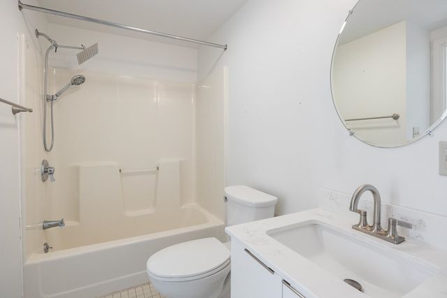 300 Main St Apt 5, Burlington, VT 05401