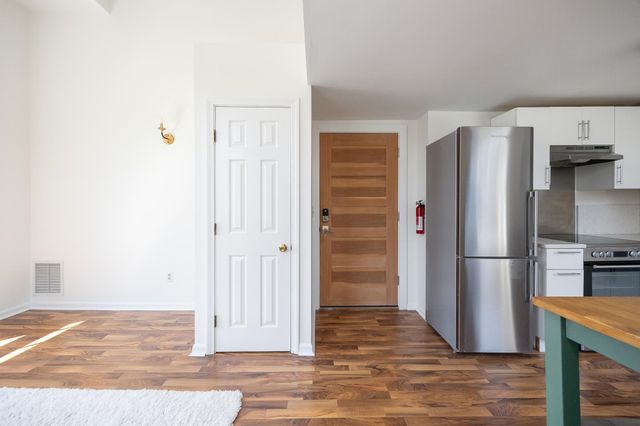 300 Main St Apt 5, Burlington, VT 05401