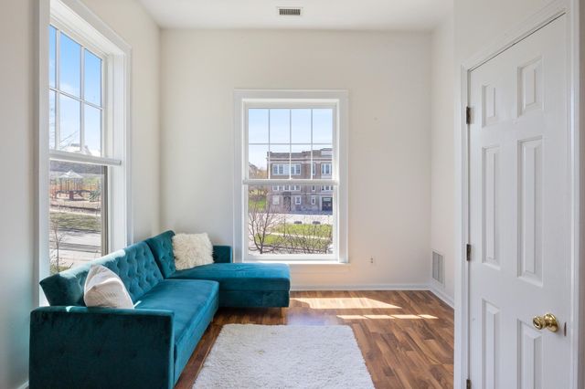 300 Main St Apt 5, Burlington, VT 05401