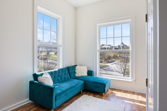 300 Main St Apt 5, Burlington, VT 05401
