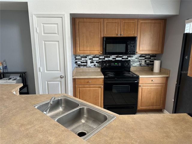 5601 ROSEHILL ROAD 201, Sarasota, FL 34233