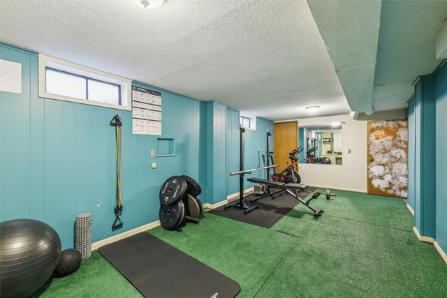 4315 Urbandale Avenue, Des Moines, IA 50310