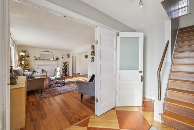 4315 Urbandale Avenue, Des Moines, IA 50310