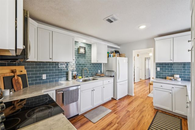 4315 Urbandale Avenue, Des Moines, IA 50310