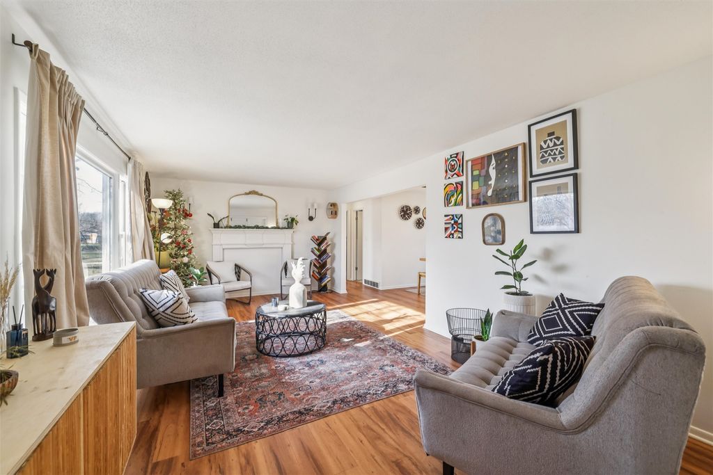 4315 Urbandale Avenue, Des Moines, IA 50310