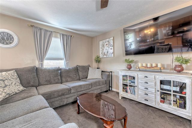 415 Crossbow Dr, New Stanton, PA 15672