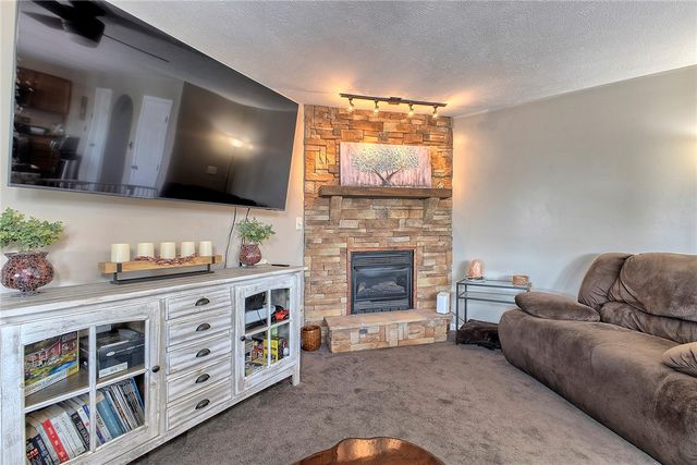 415 Crossbow Dr, New Stanton, PA 15672