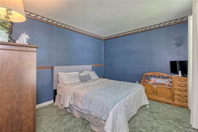 415 Crossbow Dr, New Stanton, PA 15672