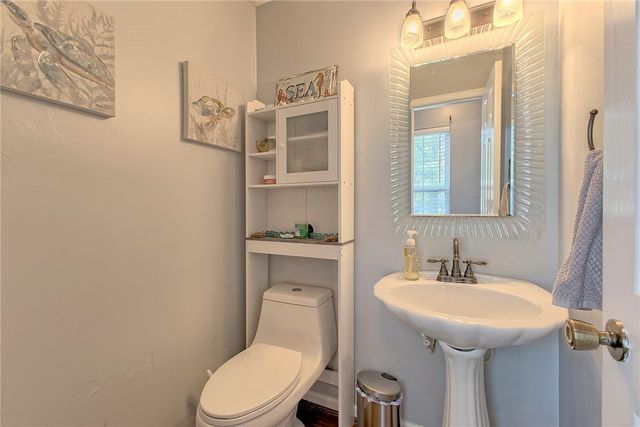 415 Crossbow Dr, New Stanton, PA 15672