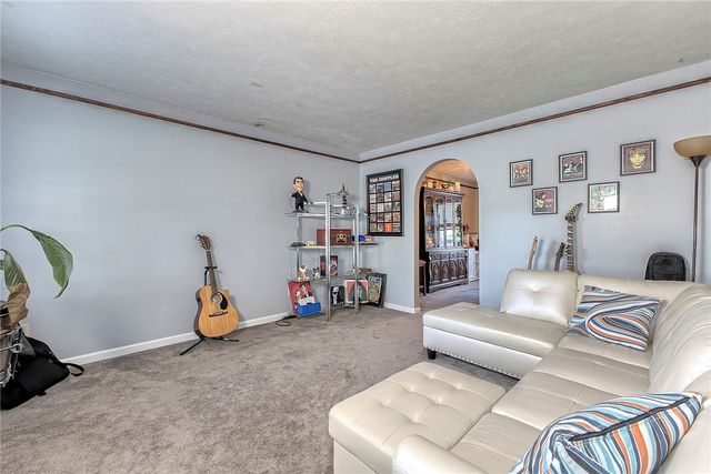 415 Crossbow Dr, New Stanton, PA 15672