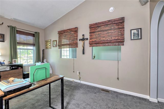 415 Crossbow Dr, New Stanton, PA 15672