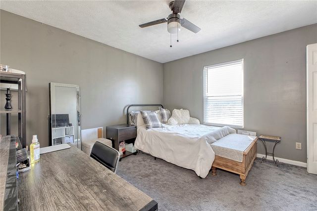 415 Crossbow Dr, New Stanton, PA 15672