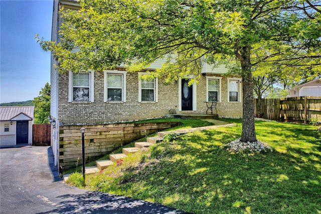 415 Crossbow Dr, New Stanton, PA 15672