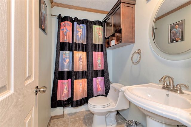 415 Crossbow Dr, New Stanton, PA 15672