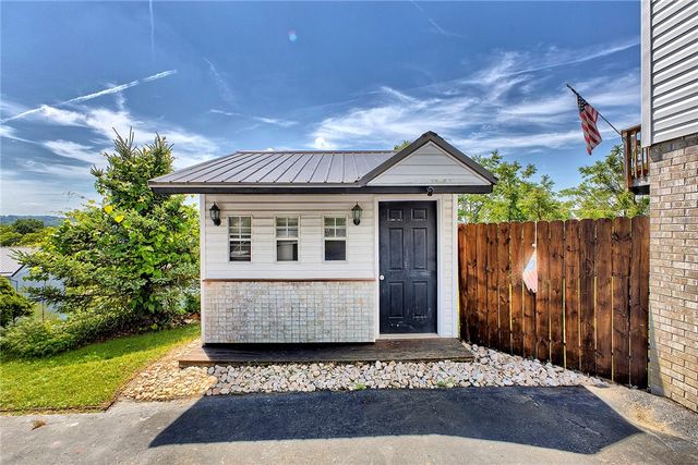 415 Crossbow Dr, New Stanton, PA 15672