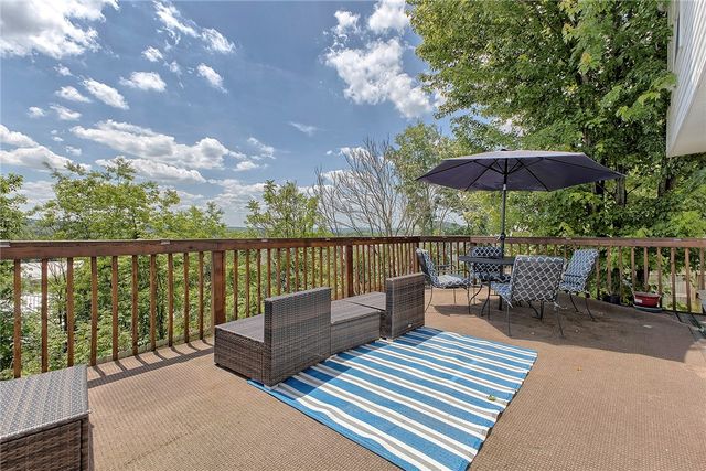 415 Crossbow Dr, New Stanton, PA 15672