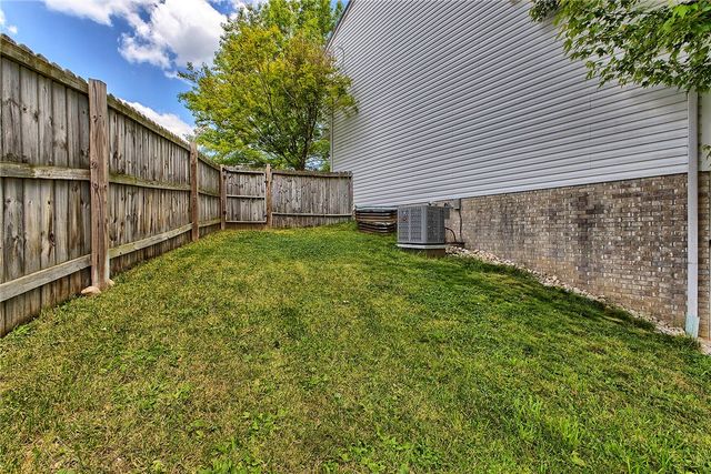 415 Crossbow Dr, New Stanton, PA 15672