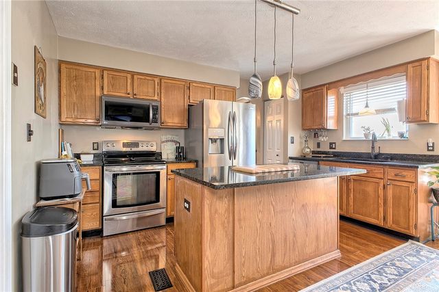 415 Crossbow Dr, New Stanton, PA 15672