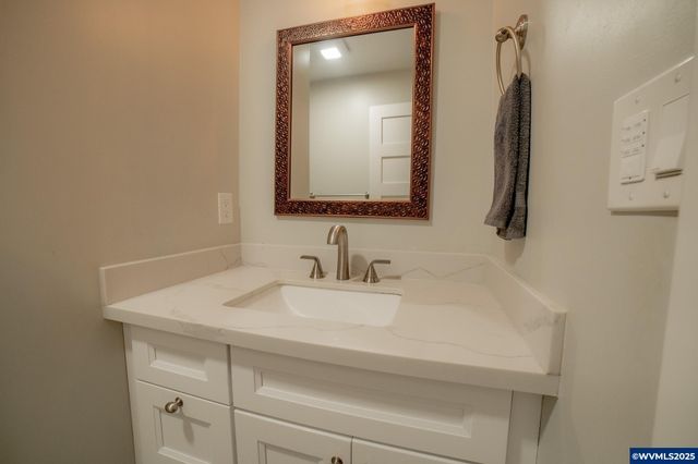 357 N Yamhill St, Carlton, OR 97111