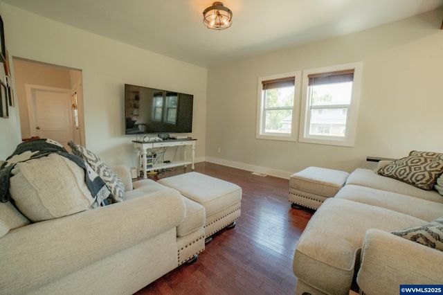 357 N Yamhill St, Carlton, OR 97111