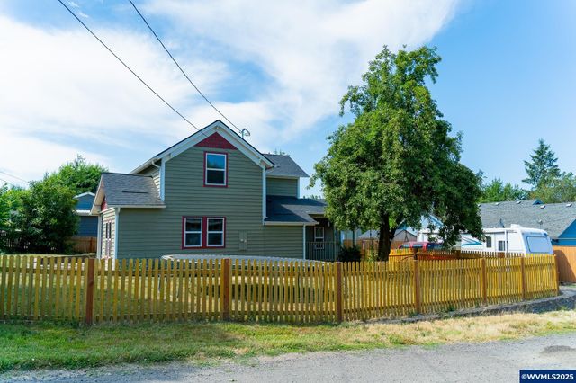 357 N Yamhill St, Carlton, OR 97111