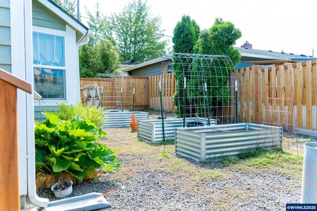 357 N Yamhill St, Carlton, OR 97111