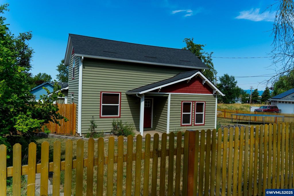 357 N Yamhill St, Carlton, OR 97111