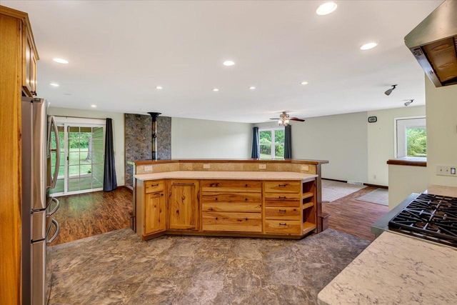 1397 Sayles Trail, Belleville, WI 53508
